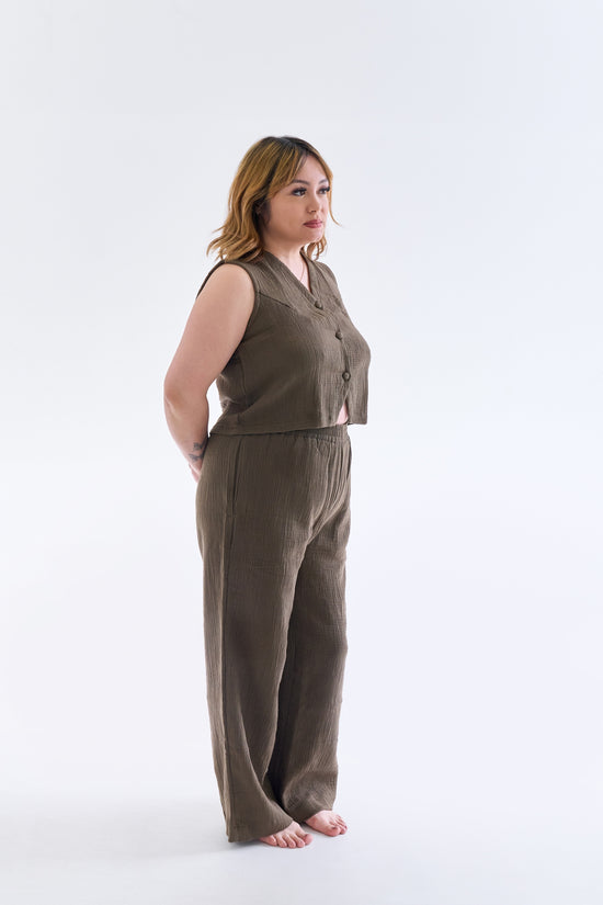 The Minimal Cropped Vest Top - Gauze Dark Olive